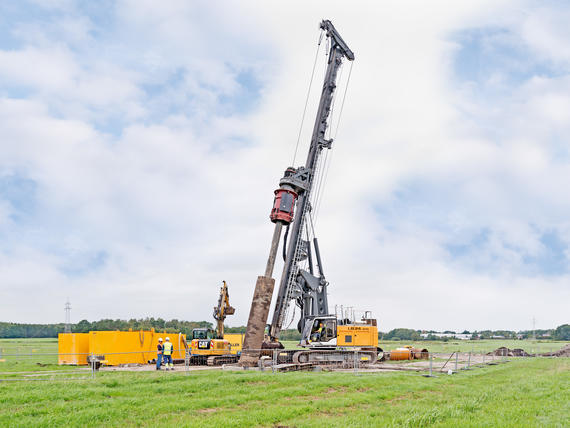 Drehbohranlage für Gründung einer Hochspannungsleitung