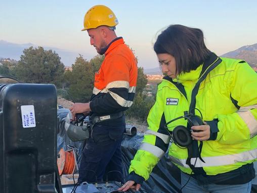 Projektmanagerin auf der Baustelle